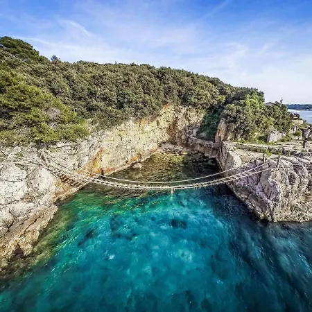 Pinzan A Stones Throw From The Apartment Pula