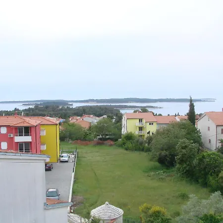 Pinzan A Stones Throw From The Apartament Pula