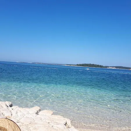 Apartment Pinzan A Stones Throw From The
